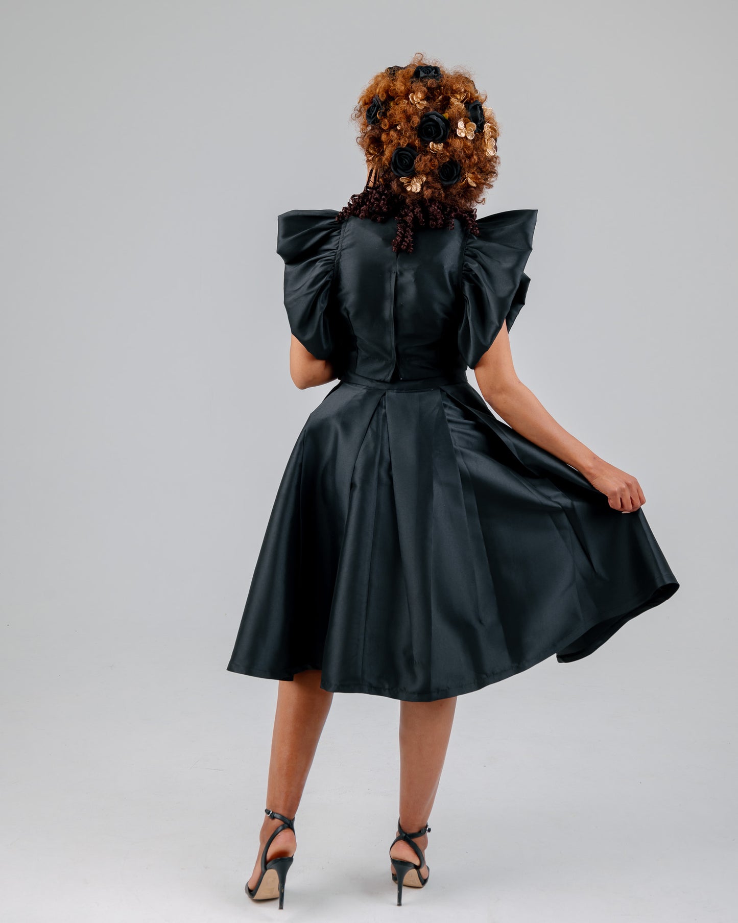 BLACK PLEATED SKIRT