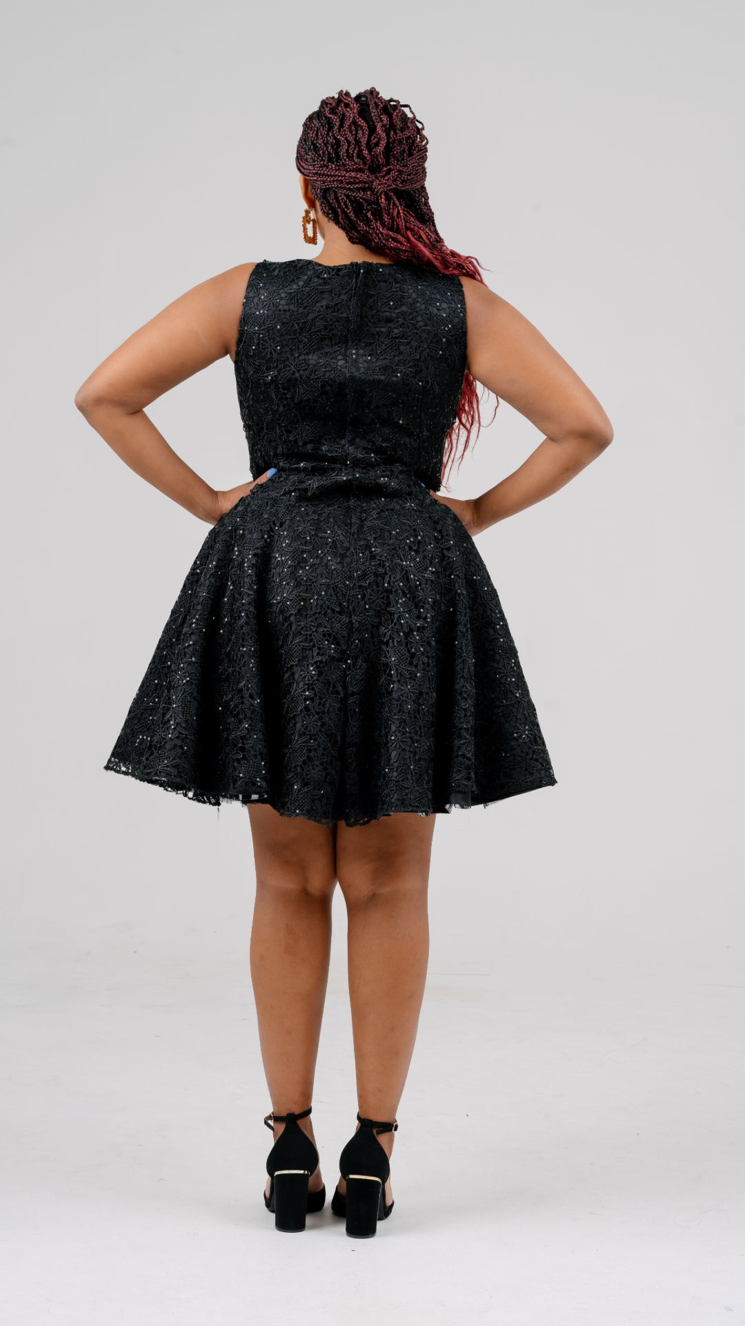 BLACK SLEEVELESS LACE DRESS