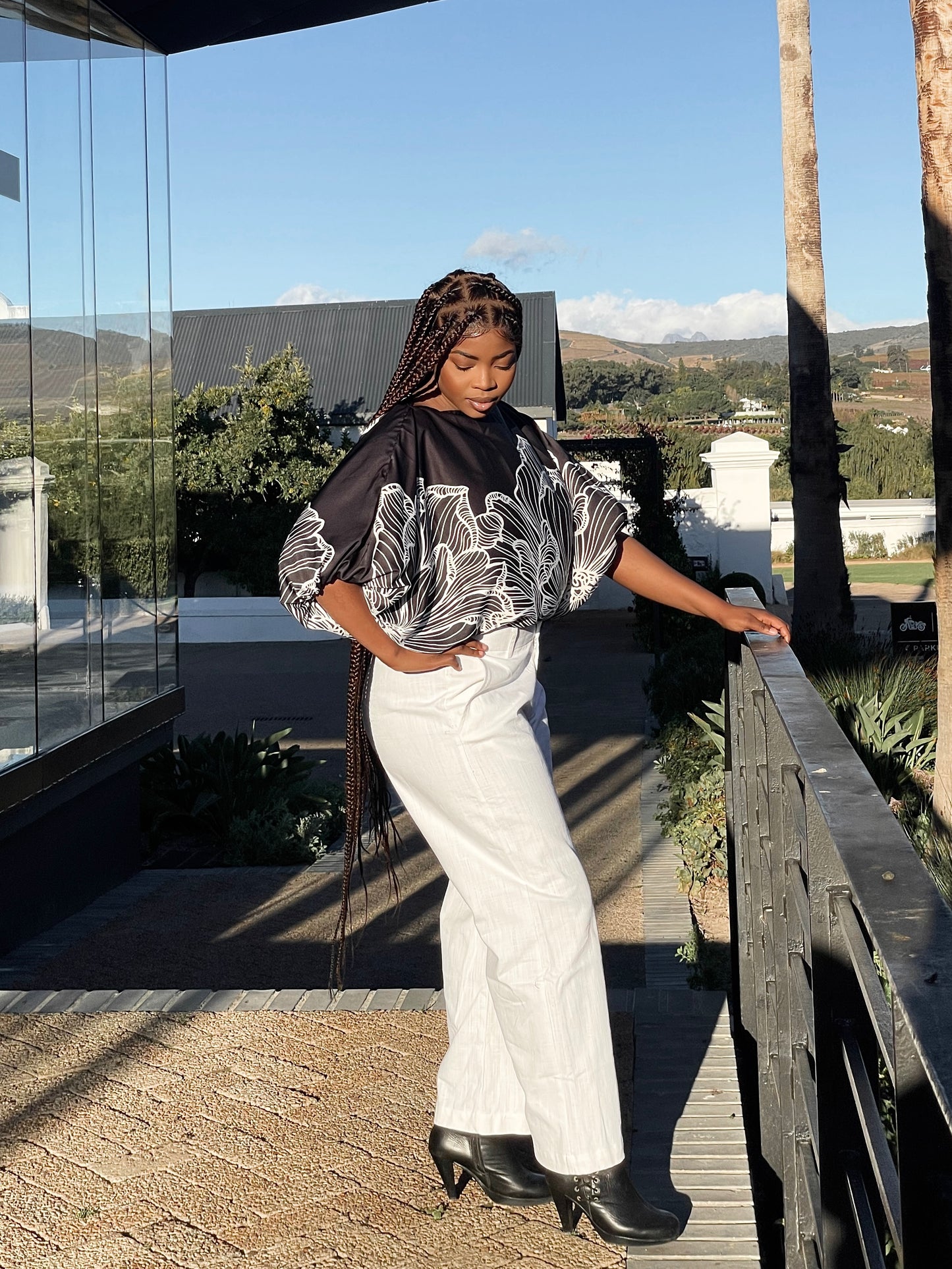 BLACK/WHITE KIMONO TOP