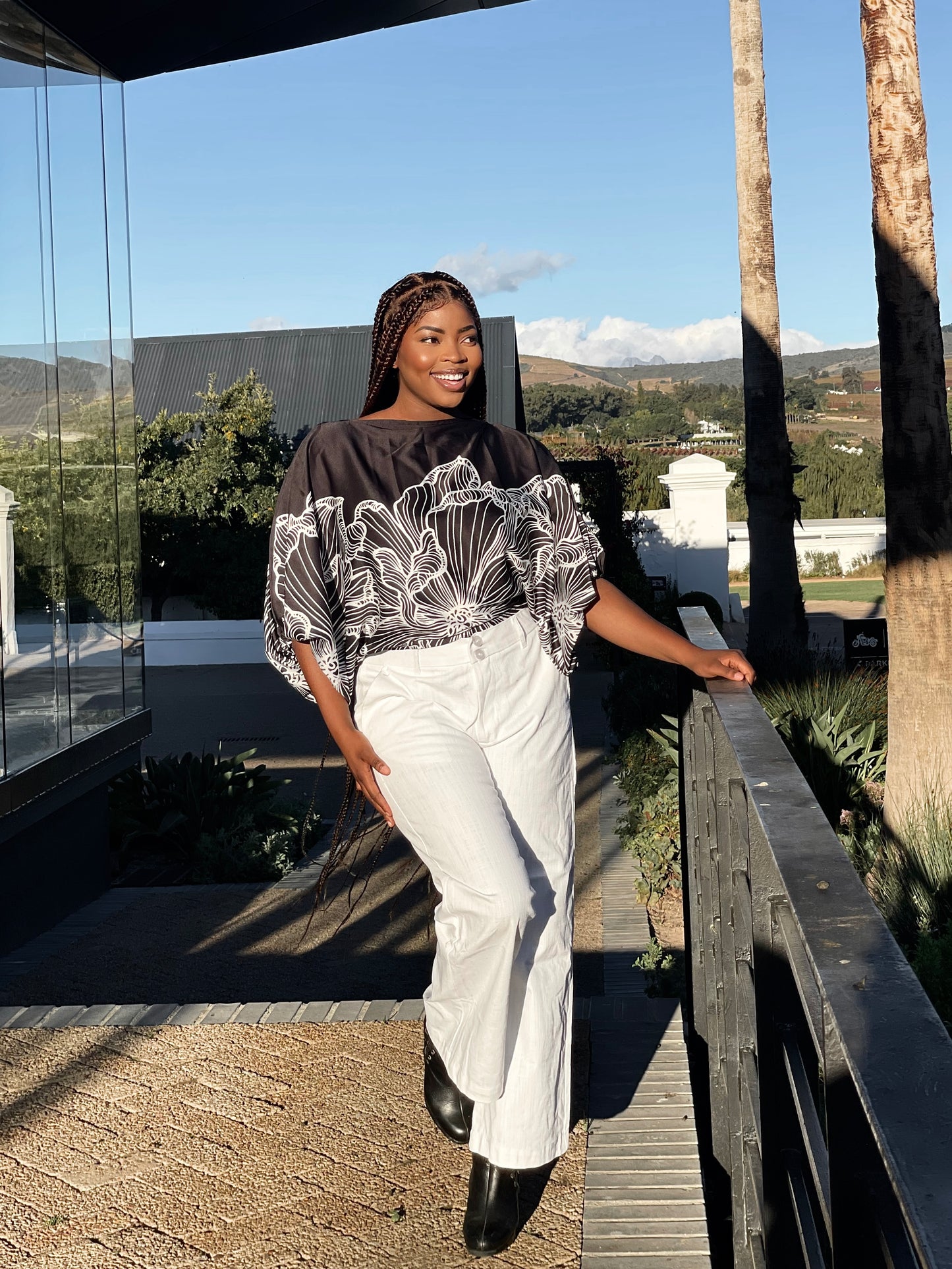 BLACK/WHITE KIMONO TOP