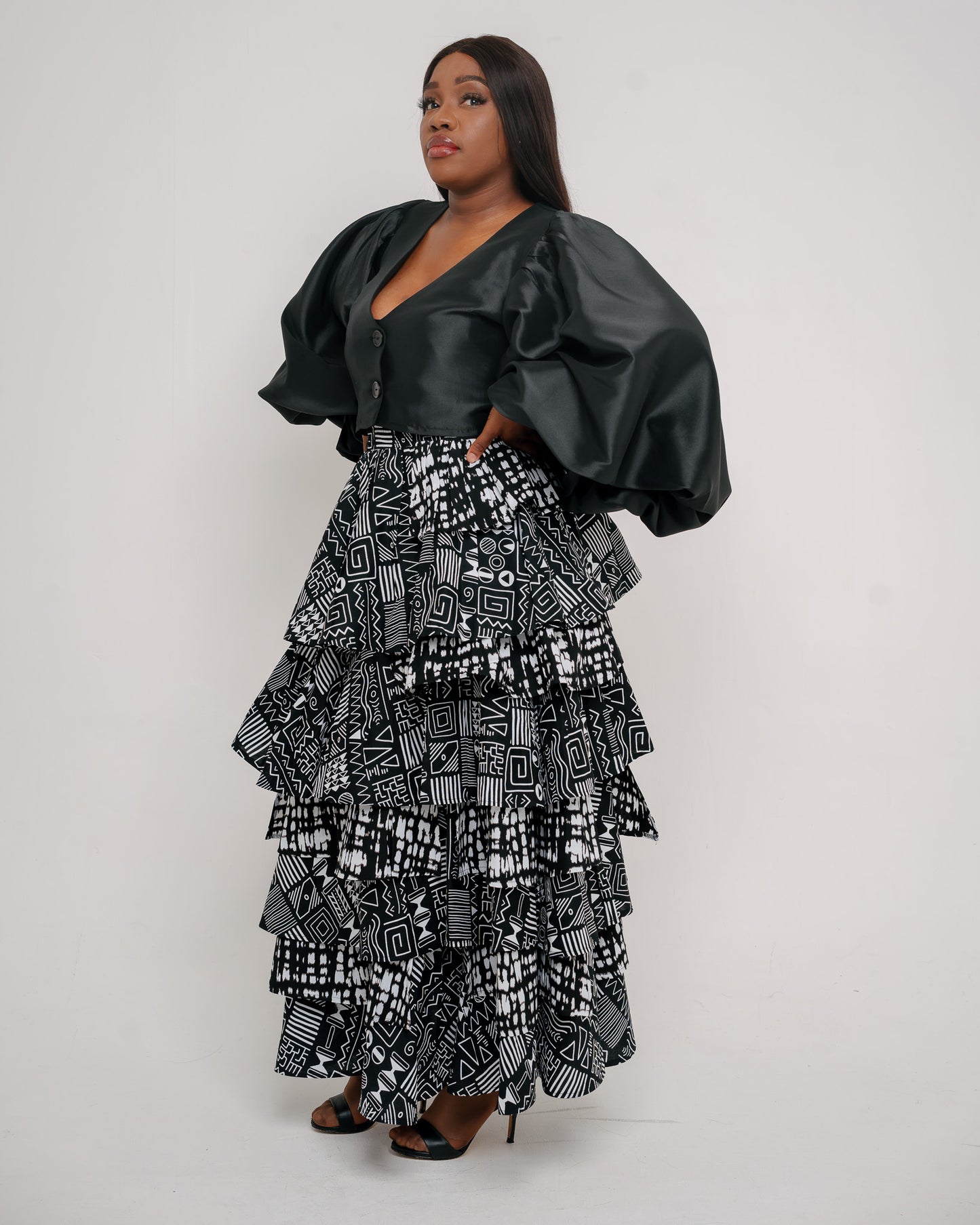 BLACK/WHITE CONTRASTED MULTILAYERED SKIRT