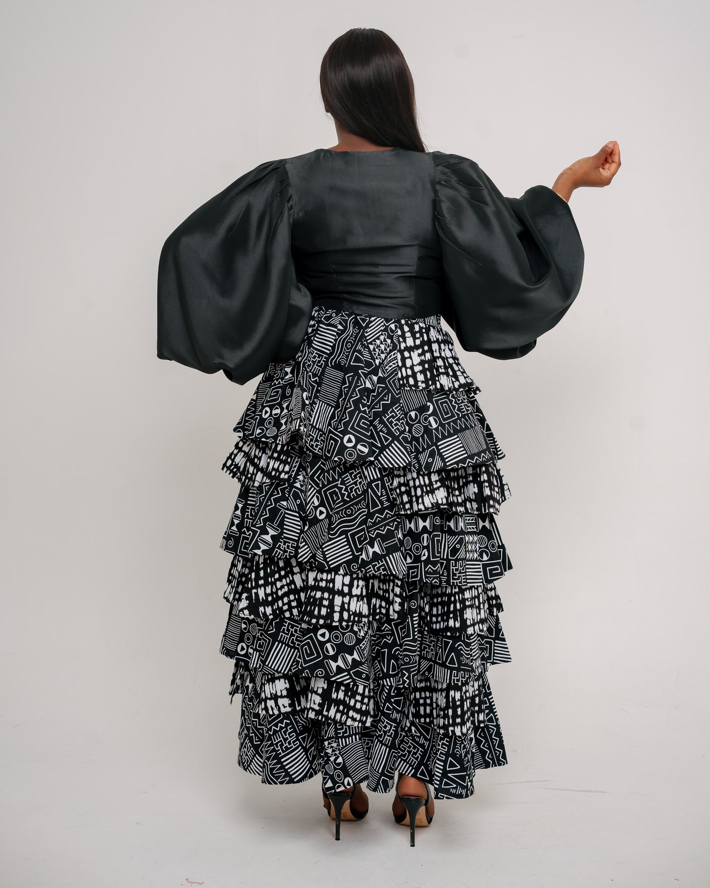 BLACK/WHITE CONTRASTED MULTILAYERED SKIRT