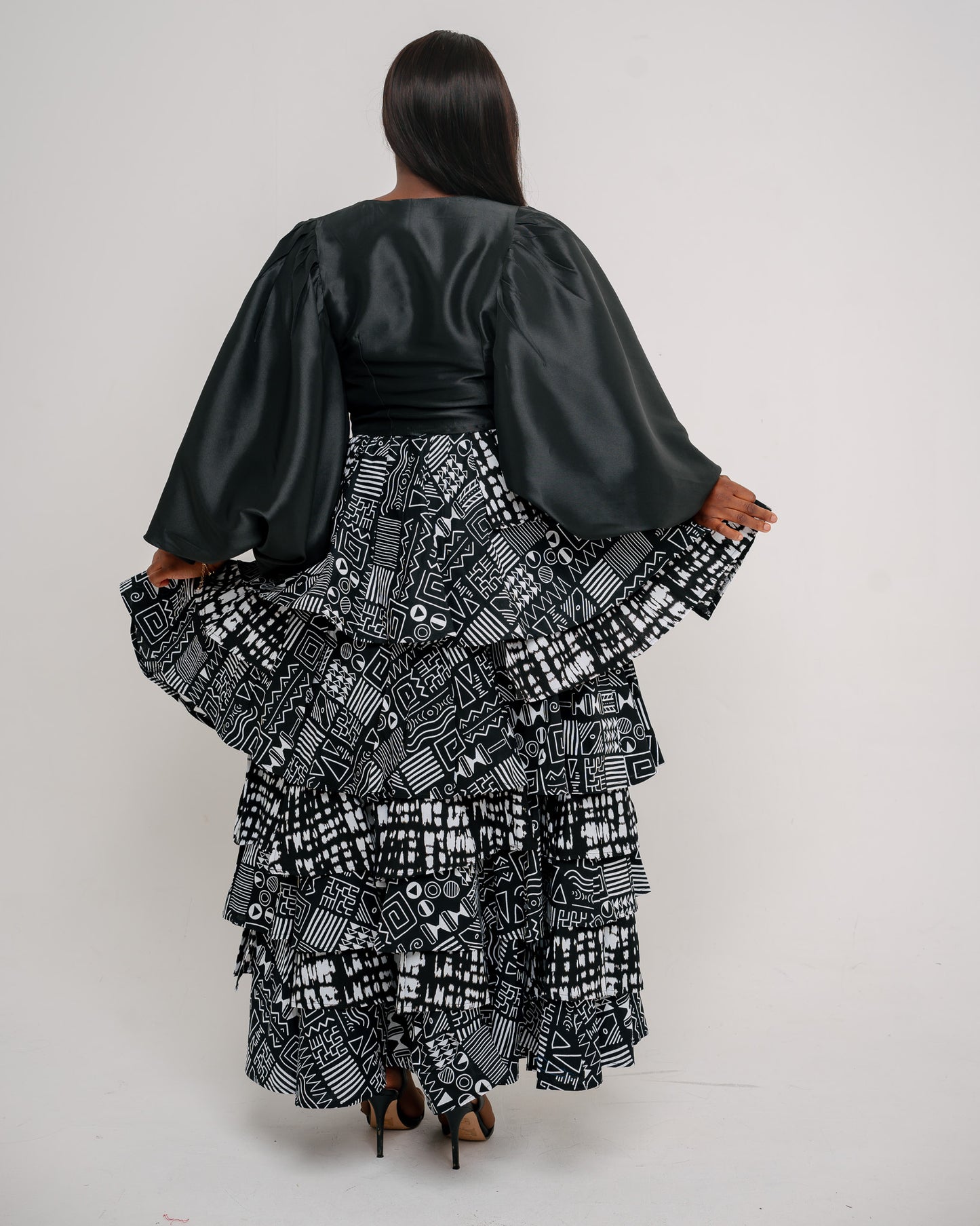 BLACK/WHITE CONTRASTED MULTILAYERED SKIRT